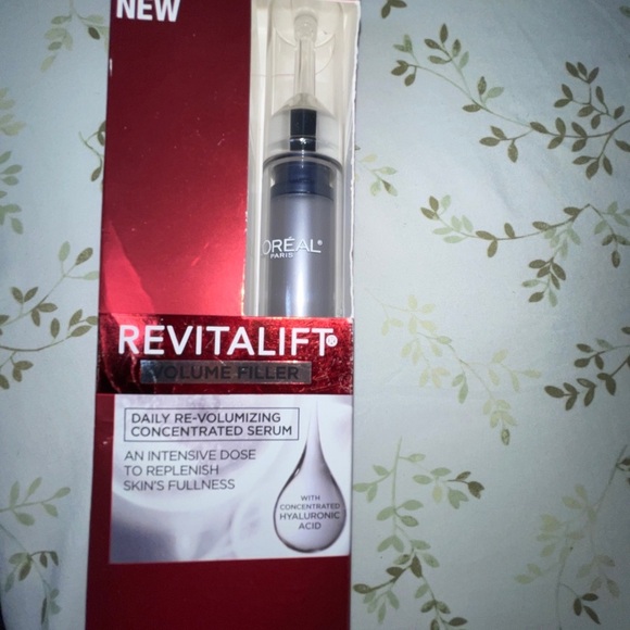 L'Oreal Paris Revitalift Volume Filler Concentrated Serum 0.5 Fl Oz - Picture 1 of 6